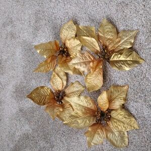 Poinsettia tree clips
